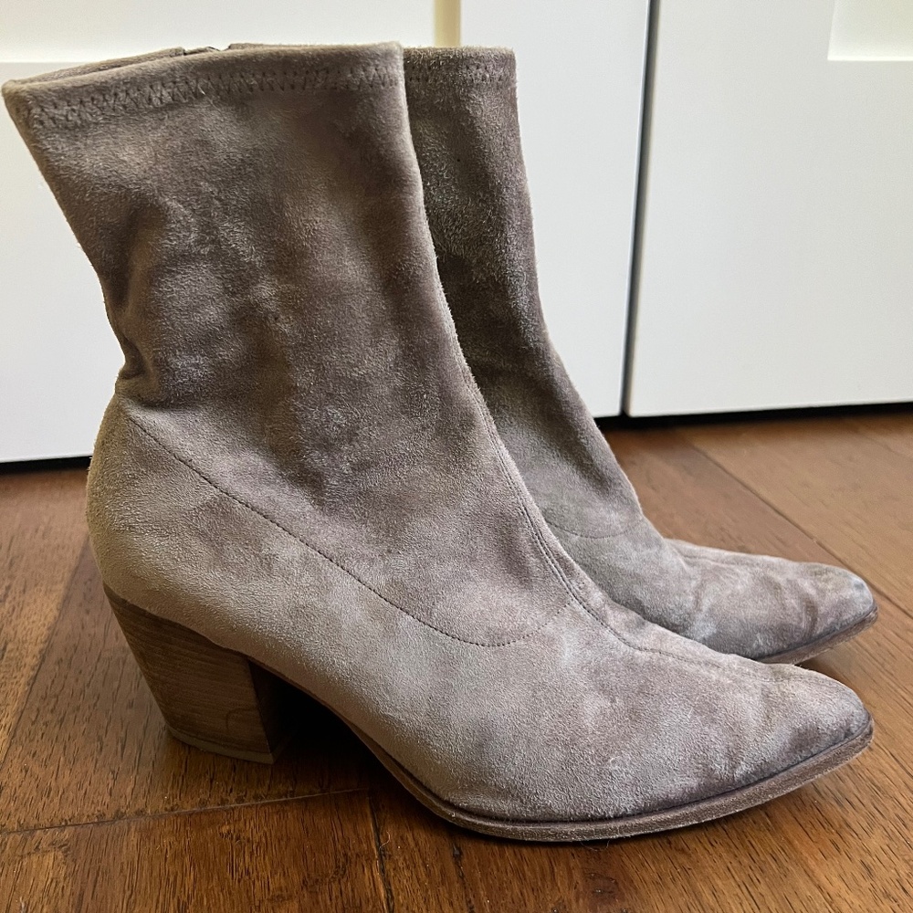 Vince Hayek Gray Stretch Suede Pointed Toe Women's Booties - size 9 / 39